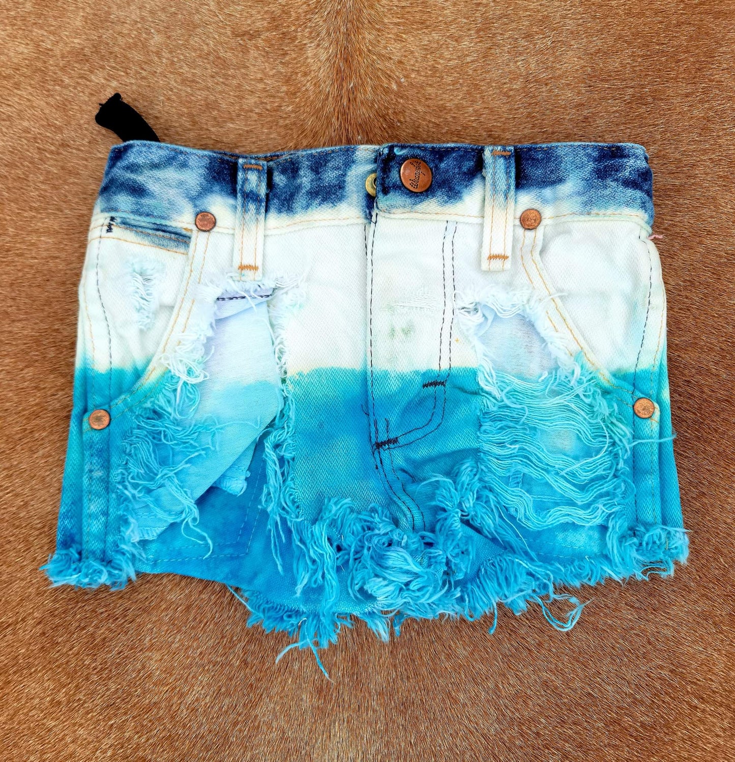 Wranglers 2T slim TURQUOISE ULTRA distressed shorts